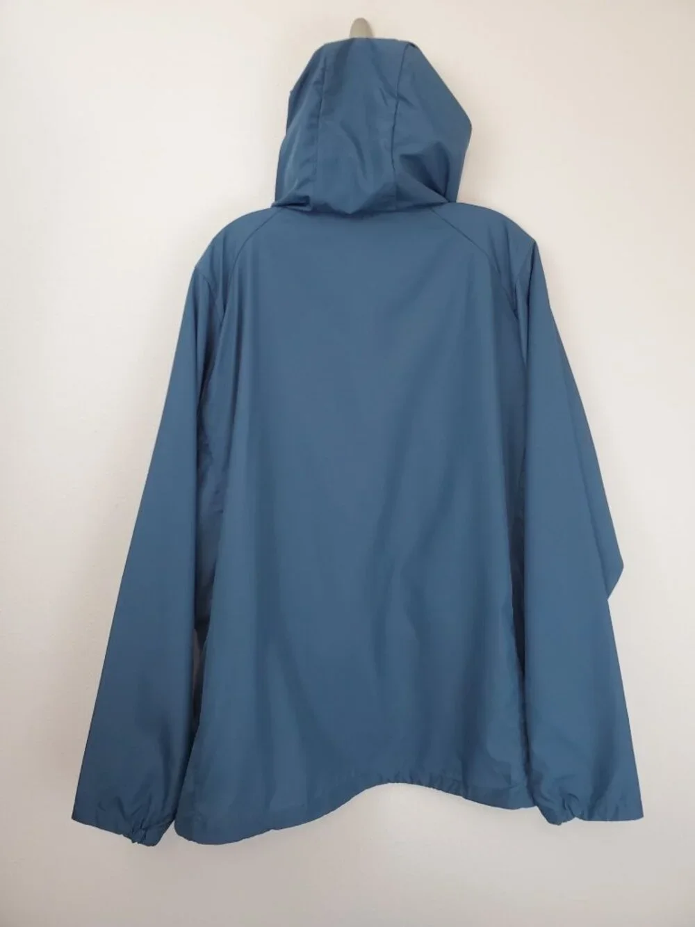 Wren men's 1/2 zip packable pullover windbreaker in Pacific Blue